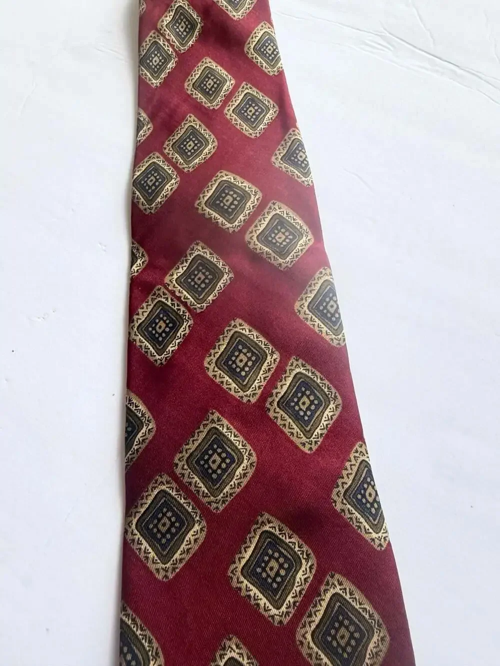 Brooks Brothers Makers All Silk Geometric Pattern Necktie in Red